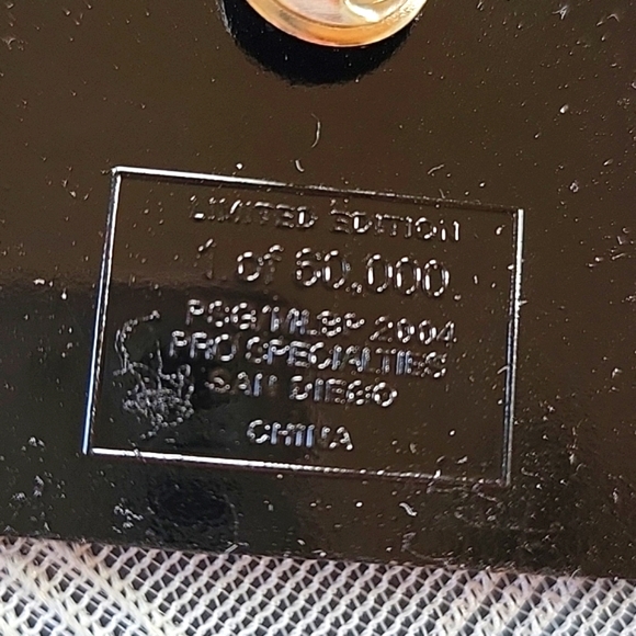 World Series 2004 Limited Edition San Diego MLBP Pin - Picture 3 of 3